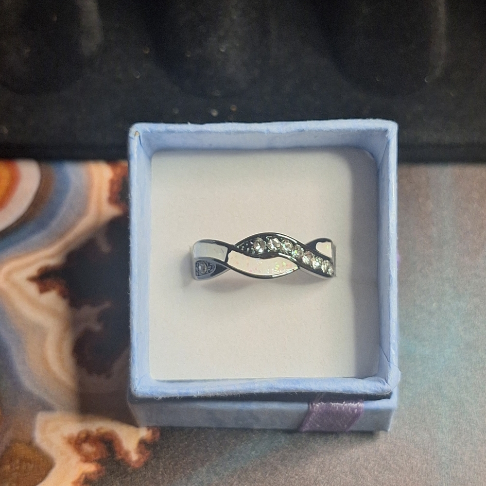 Size 8 ring two-toned ring